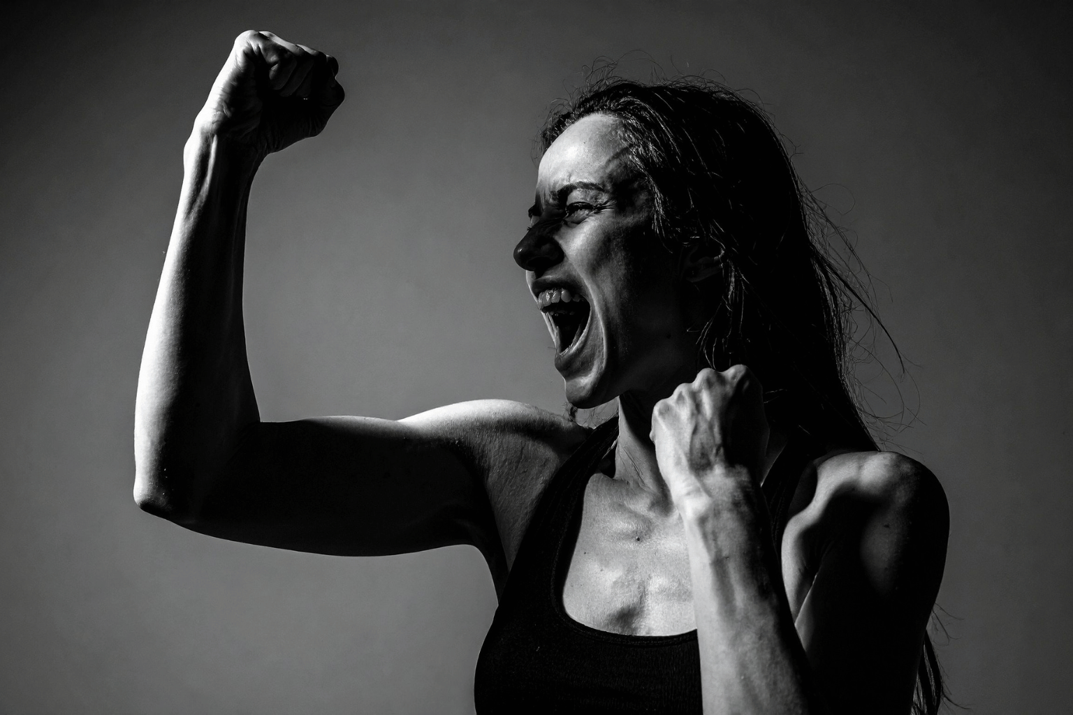 8 načina na koje slabi muškarci nesvesno uništavaju jake žene